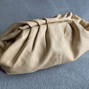 Cloud Pouch - Lambskin leather - Ivory